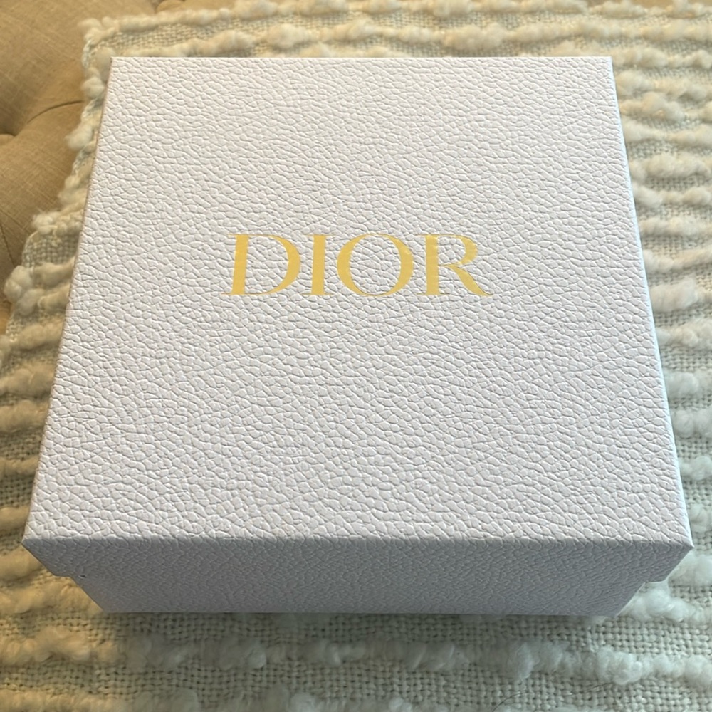 Dior box